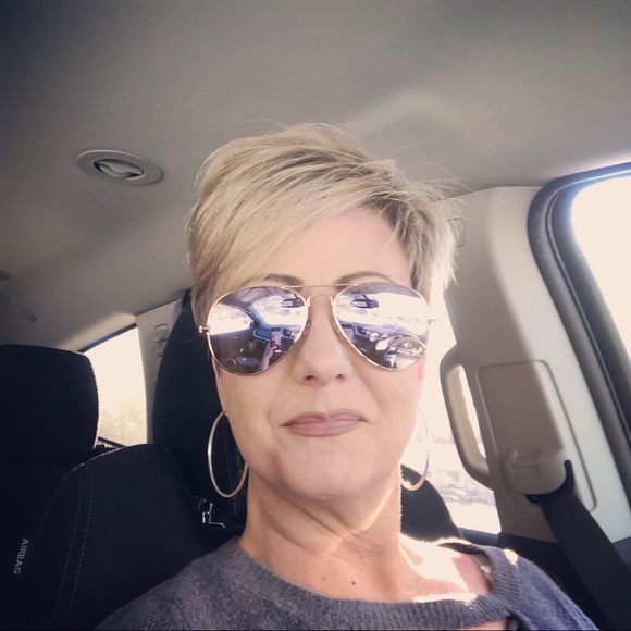 Meet your Posher, Lisa - Picture 4 of 4